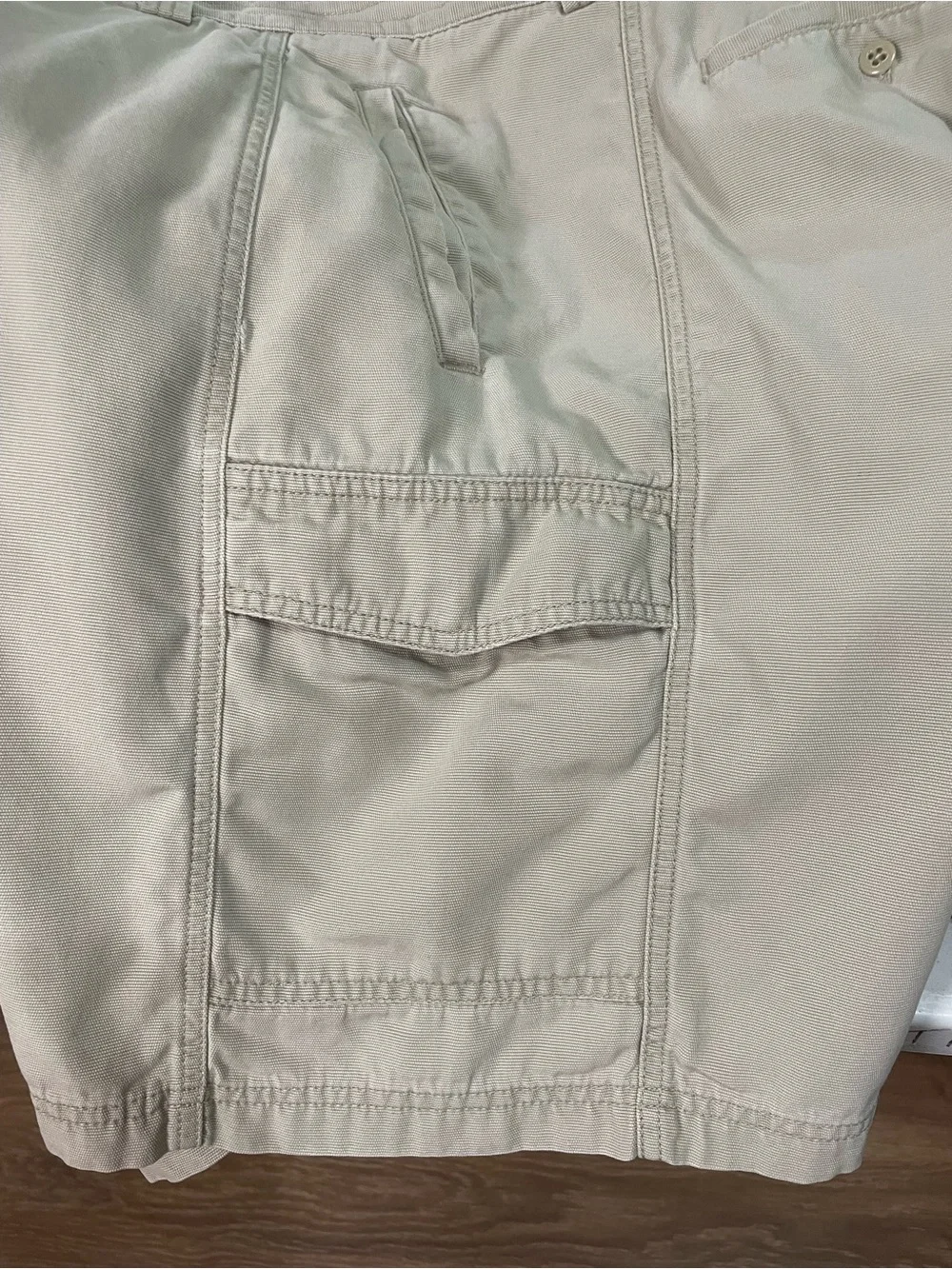 Tommy Bahama Men's Relax Cargo Shorts in Light Beige Khaki Tencel